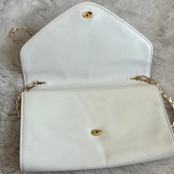 Gucci White Leather crossbody Chain Bag